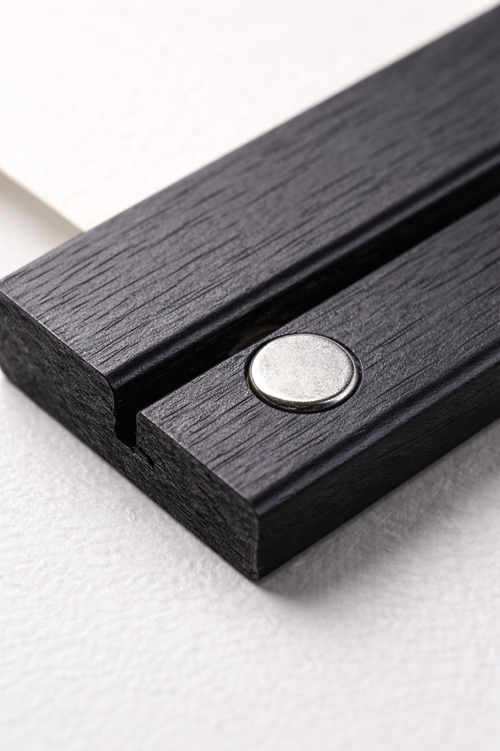 holz bilderhalter schwarz magnet detail posteraufhaenger