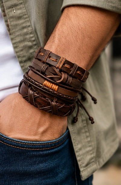 Herren Armband Set in Braun am Handgelenk getragen