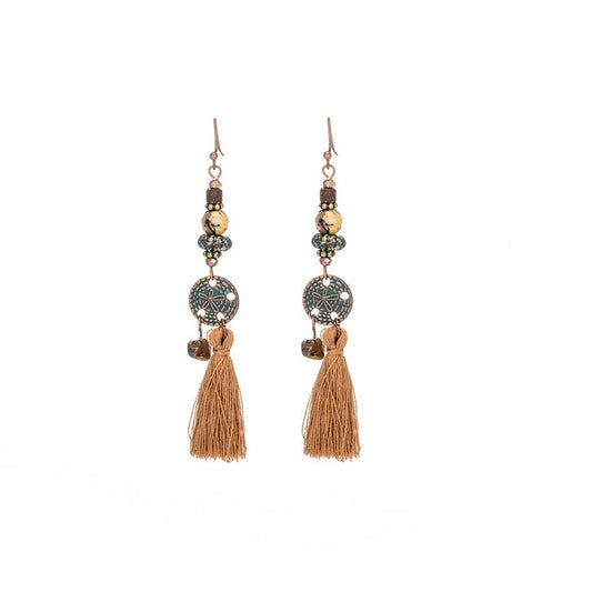 Braune Boho Ohrringe für Damen mit langer Tassel und dekorativen Vintage Details