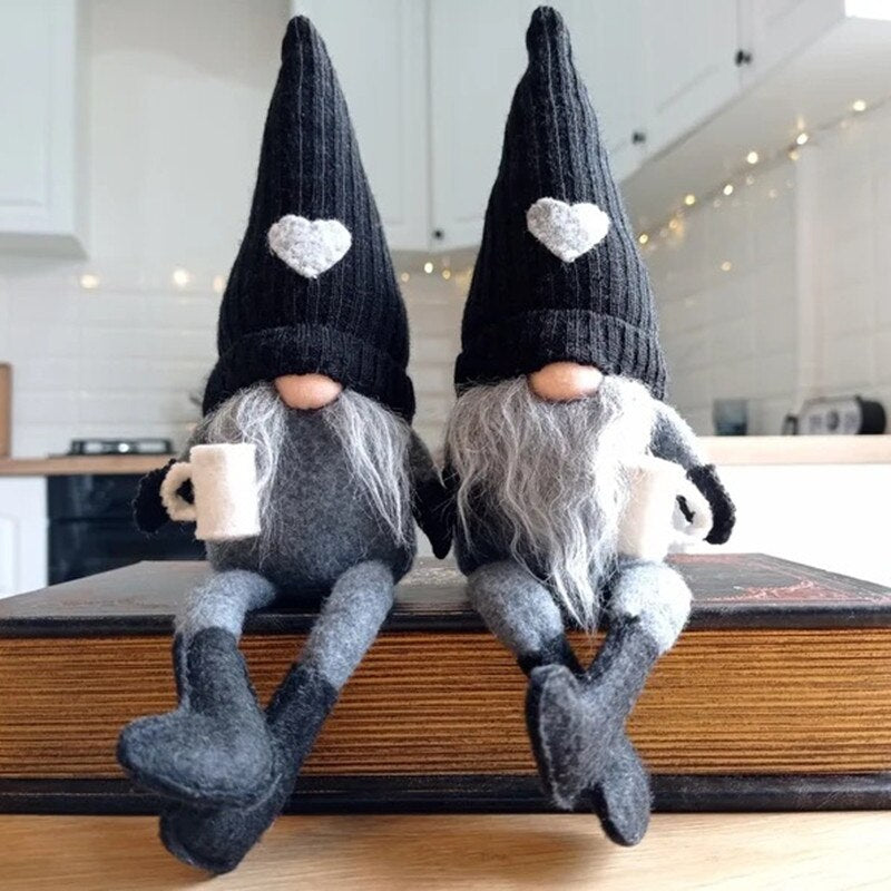 Gnome Figur Weiblein mit Kaffeetasse