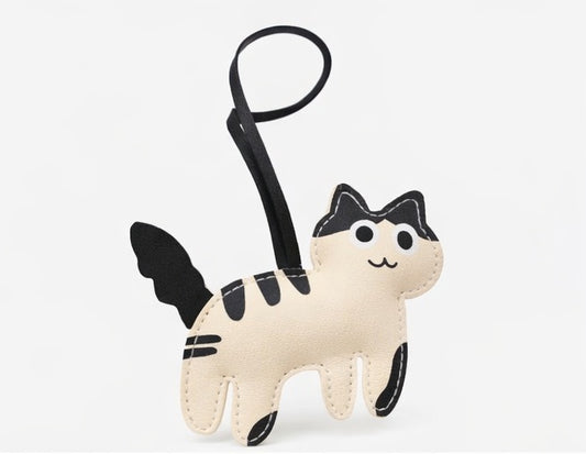 Schlüsselanhänger Katze PU Leder schwarz-weiß/beige – Taschenanhänger