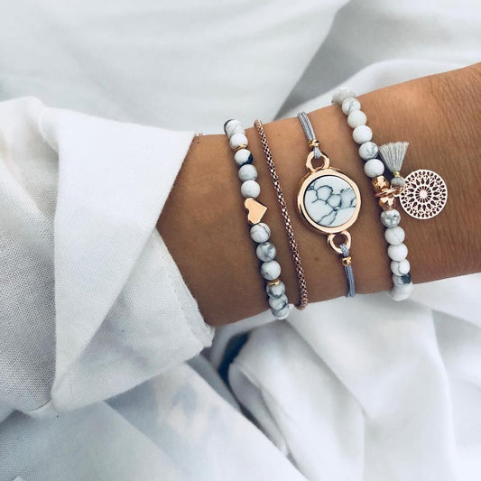 4-teiliges Armband Set für Damen mit Marmoroptik Perlen und silberfarbenen Details
