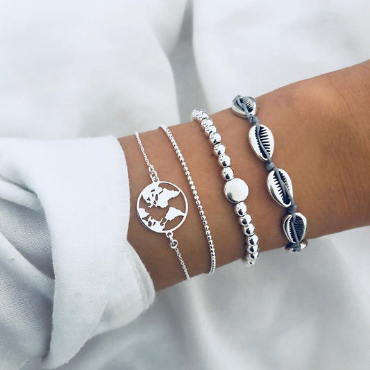 4-teiliges silberfarbenes Armband Set für Damen mit Weltkugel Muschel und dekorativen Perlenelementen