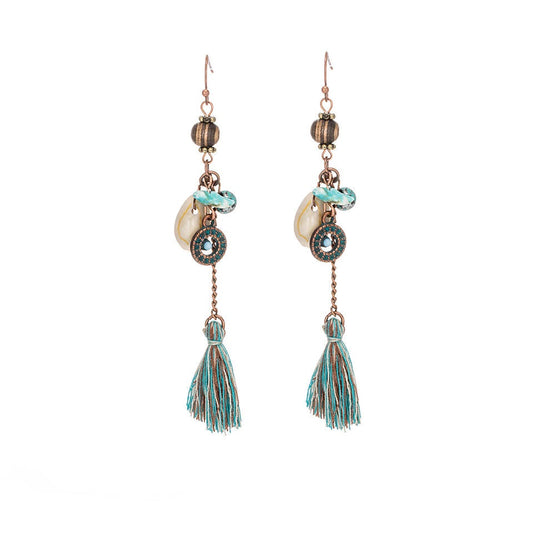 Braune Boho Ohrringe für Damen mit langer Tassel und dekorativen Vintage Details