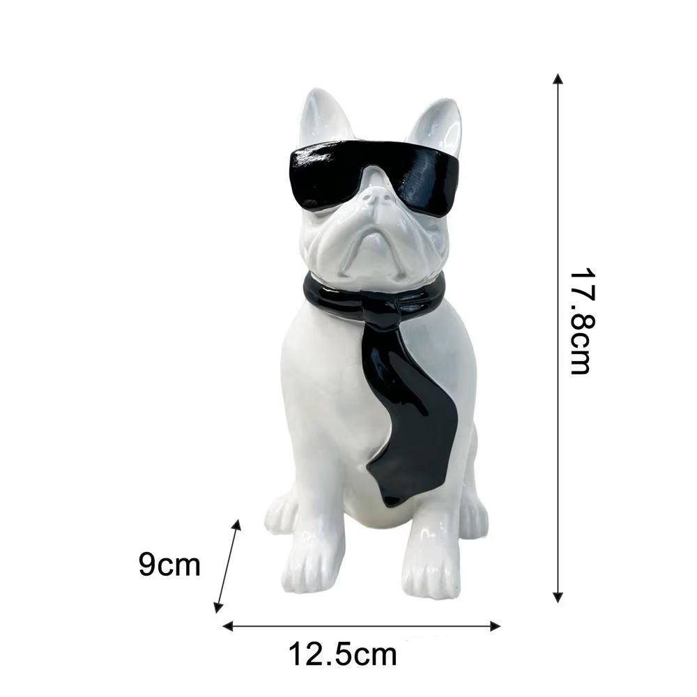 Bulldoggen-Statue mit Sonnenbrille & Schal