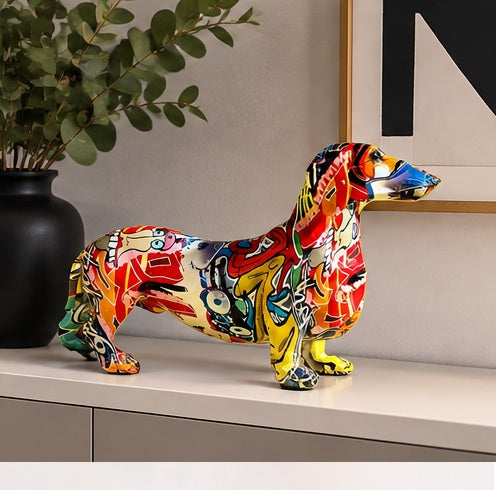 Bunte Dackel Dekofigur im Street Art Stil auf einem modernen Sideboard