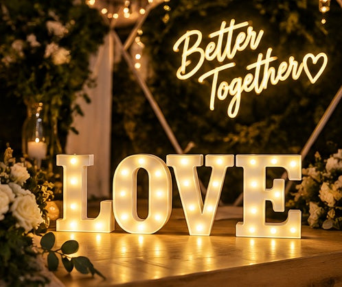 LOVE Leuchtbuchstaben als romantische Dekoration für Hochzeit und Event