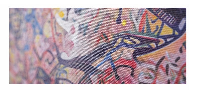 Detailaufnahme Leinwandstruktur des Pop Art Wandbilds mit kräftigen Farben