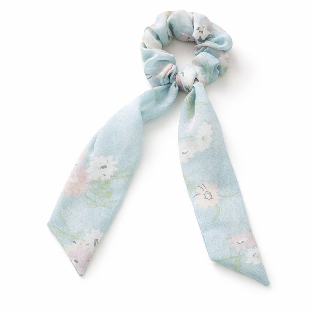 Scrunchie hellblau mit Blumen und Schleifenband Haargummi Damen
