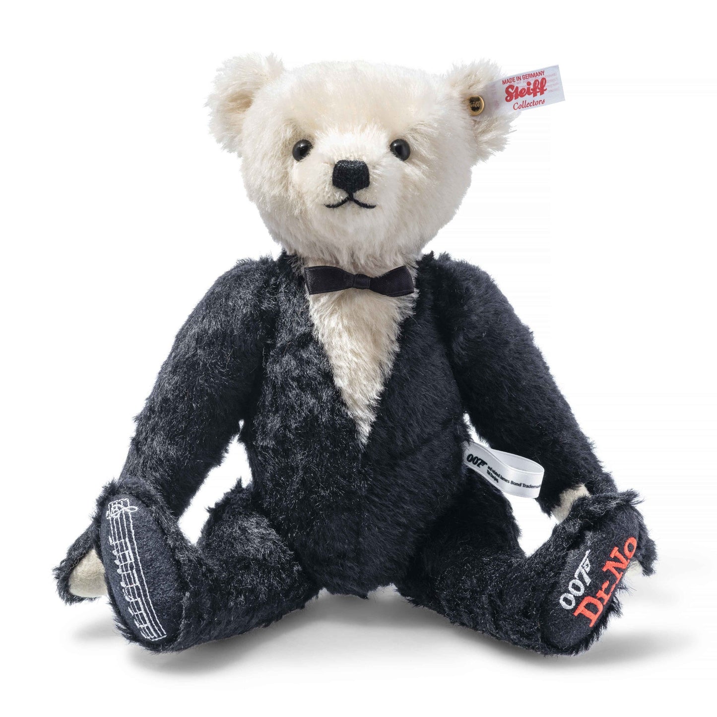 Steiff Dr. No 007 Teddybär in schwarzem Anzug freigestellt auf weißem Hintergrund