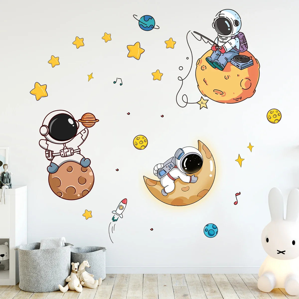 Weltraum Wandtattoo fürs Kinderzimmer mit Astronauten, Planeten und Sternen
